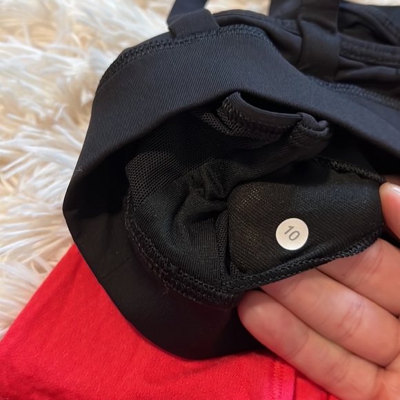 Lululemon athletica top size 10 w/ build in bra & removable cup inserts - Picture 11 of 16